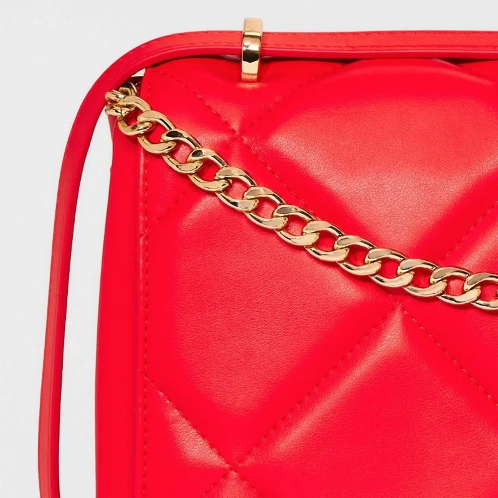 NWT A New Day Shoulder to Crossbody Quilted Red with Gold Chain Detail Bag - Picture 4 of 16